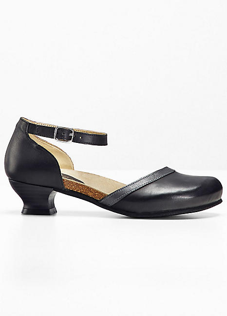 leather court shoe