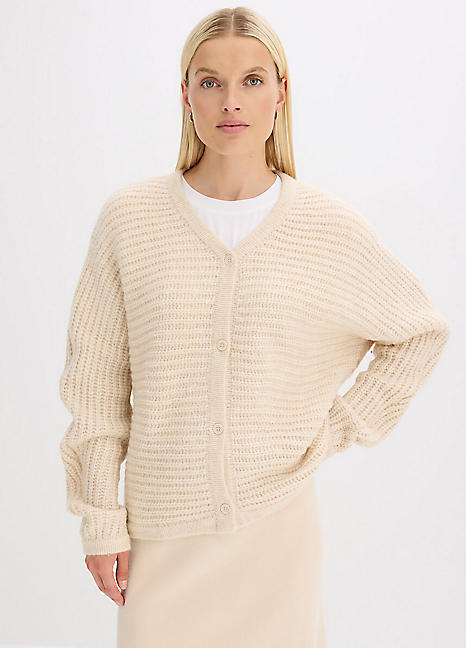 v-neck-chunky-knit-cardigan~