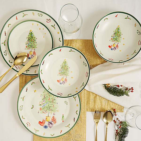 Christmas deals plates set